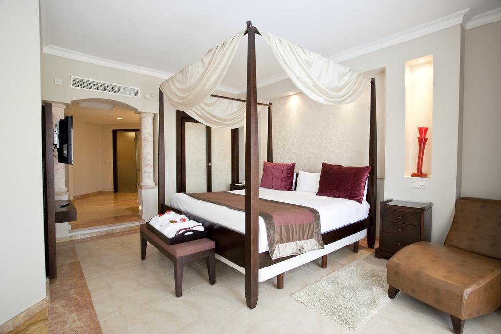Suite Elegance Club con 1 Camera da Letto, Vasca Idromassaggio e WiFi Gratuito (Solo Adulti di Almeno 18 Anni)